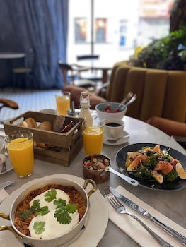 Craves Hotel