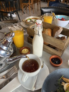 Craves Hotel