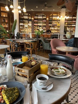 Craves Hotel