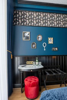 Craves Hotel