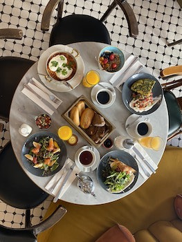 Craves Hotel