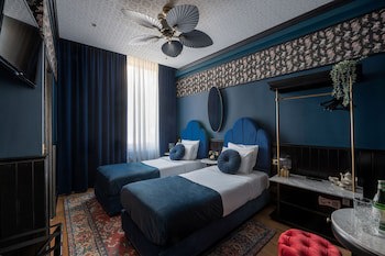 Craves Hotel