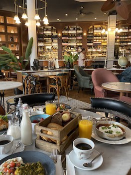 Craves Hotel