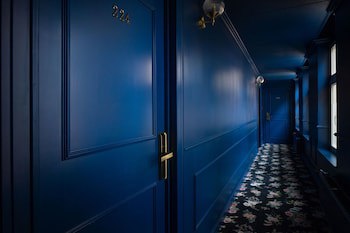 Craves Hotel