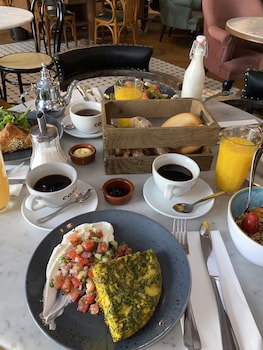 Craves Hotel