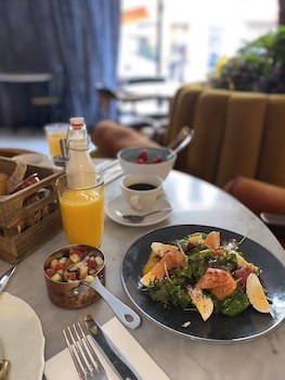 Craves Hotel
