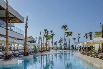 Lordos Beach Hotel & Spa