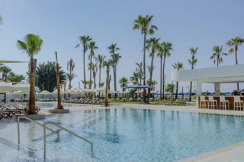 Lordos Beach Hotel & Spa