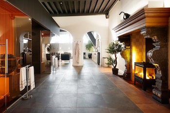 Grand Hotel De Draak And Residence Dagmara
