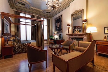 Grand Hotel De Draak And Residence Dagmara