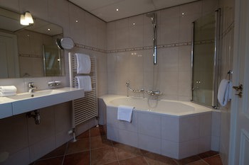 Grand Hotel De Draak And Residence Dagmara