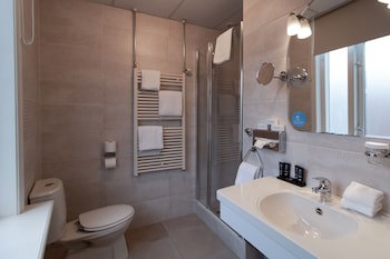 Grand Hotel De Draak And Residence Dagmara