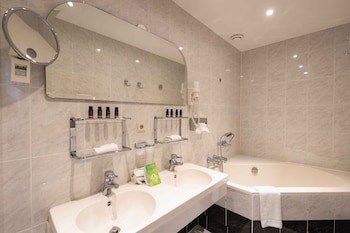 Grand Hotel De Draak And Residence Dagmara