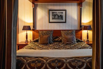 Grand Hotel De Draak And Residence Dagmara