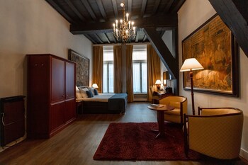 Grand Hotel De Draak And Residence Dagmara