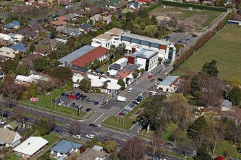 Commodore Airport Hotel