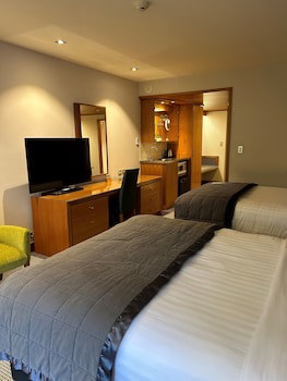 Commodore Airport Hotel