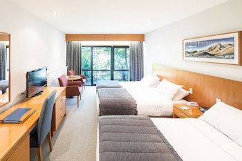 Commodore Airport Hotel