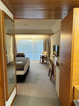 Commodore Airport Hotel