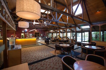 Commodore Airport Hotel