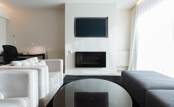 Commodore Airport Hotel