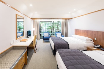 Commodore Airport Hotel