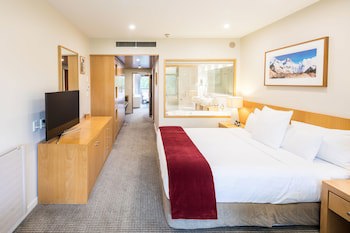 Commodore Airport Hotel