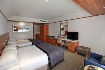 Commodore Airport Hotel