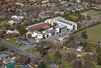 Commodore Airport Hotel
