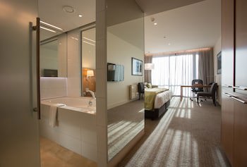 Commodore Airport Hotel