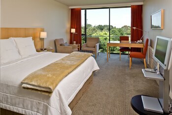 Commodore Airport Hotel