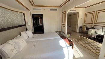 Las Dunas Grand Luxury Hotel