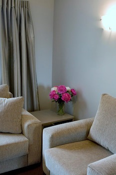 Knightsbridge Court Motor Lodge