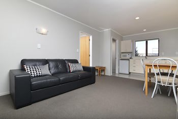 Knightsbridge Court Motor Lodge