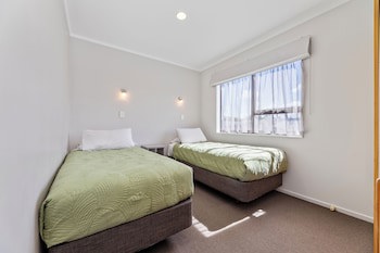 Knightsbridge Court Motor Lodge