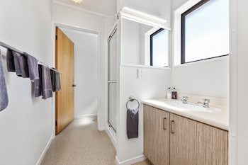 Knightsbridge Court Motor Lodge