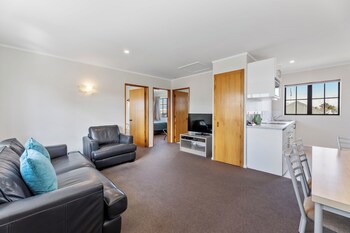 Knightsbridge Court Motor Lodge