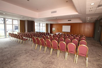 Holiday Inn Ellesmere Port, An Ihg Hotel
