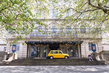 Britannia Adelphi Hotel