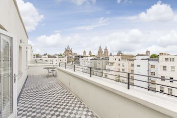 130 Queen's Gate Apartments