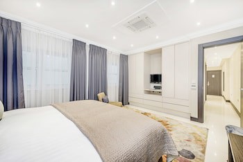 130 Queen's Gate Apartments
