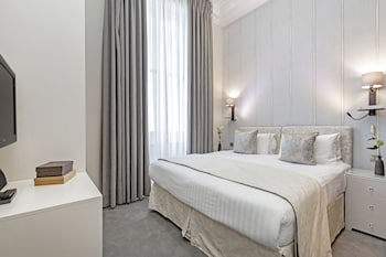 130 Queen's Gate Apartments
