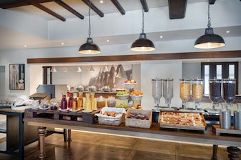 Delta Hotels By Marriott Tudor Park Country Club