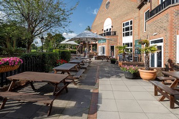 Delta Hotels By Marriott Tudor Park Country Club