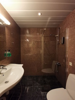 Crystal Plaza Hotel