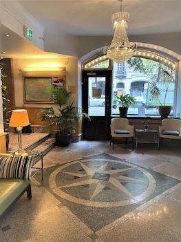 Crystal Plaza Hotel