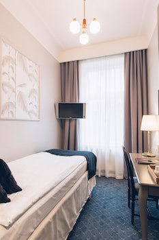 Crystal Plaza Hotel