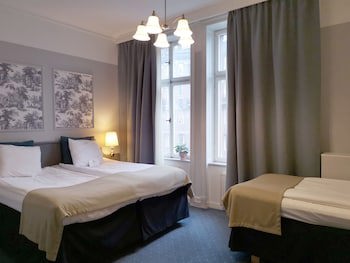Crystal Plaza Hotel