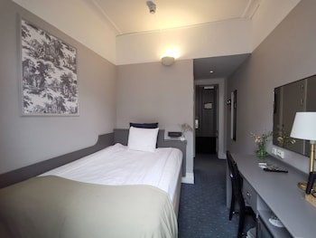 Crystal Plaza Hotel