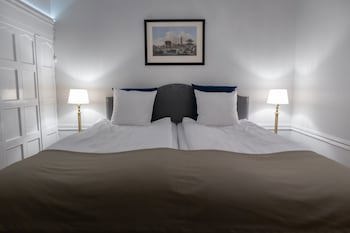 Crystal Plaza Hotel